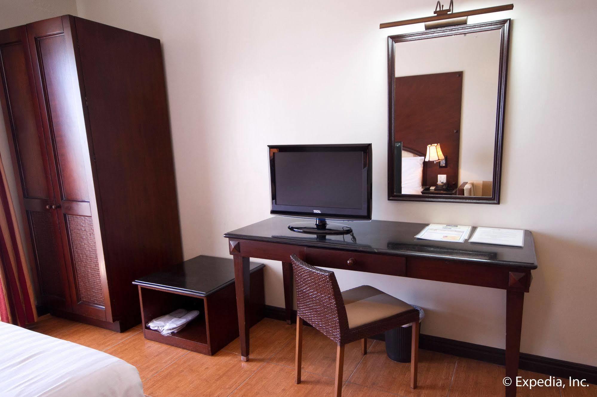 Egi Resort & Hotel Lapu-Lapu City Bagian luar foto