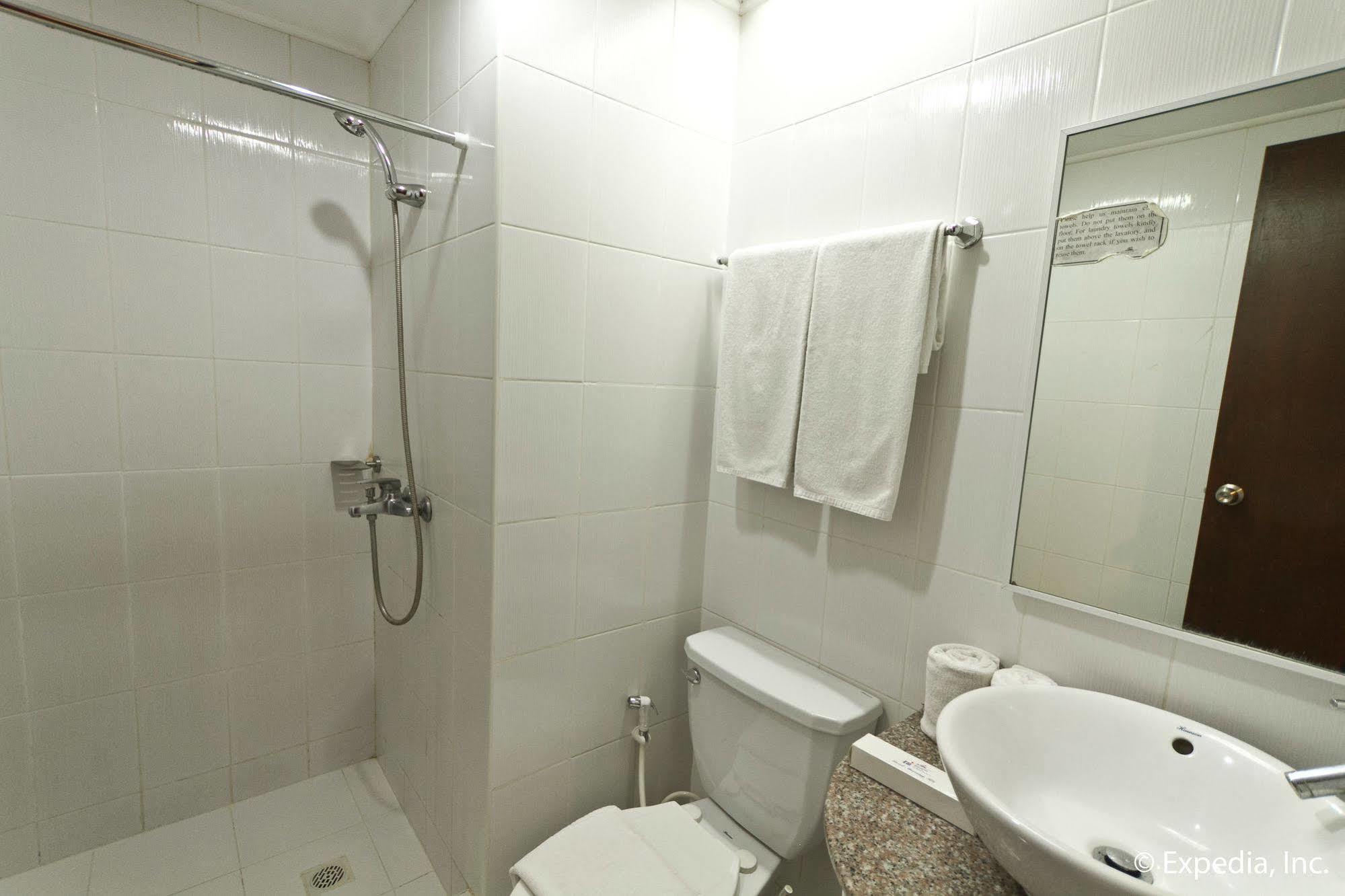 Egi Resort & Hotel Lapu-Lapu City Bagian luar foto