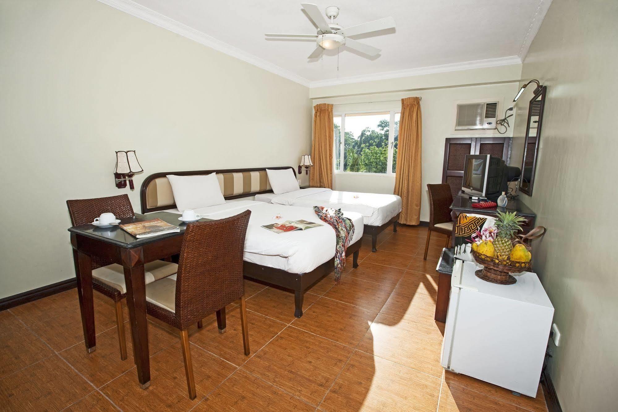 Egi Resort & Hotel Lapu-Lapu City Bagian luar foto